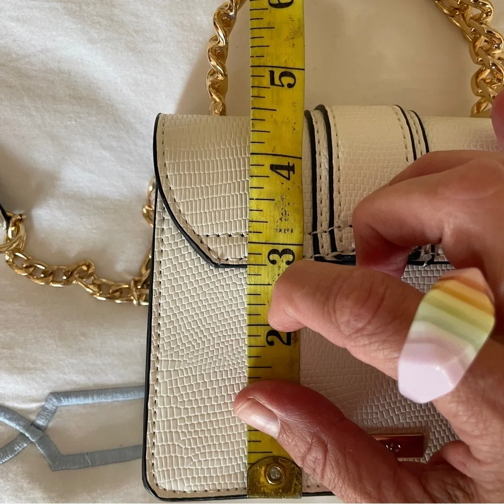 Aldo Mini White Square Handbag with Gold Lion and Chain - Picture 8 of 10